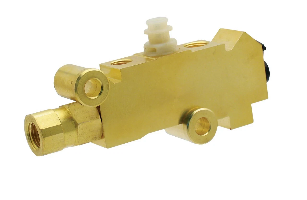 Universal Ford Style Mustang Master Cylinder Kit (Disc_Disc) MCK7161D